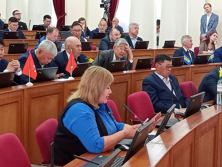 Оксана Бухольцева на сессии Народного Хурала Бурятии. Июнь 2023 год