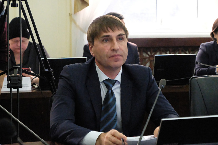 Алексей Оловянников на заседании в стенах Народного Хурала Бурятии. 2022 год