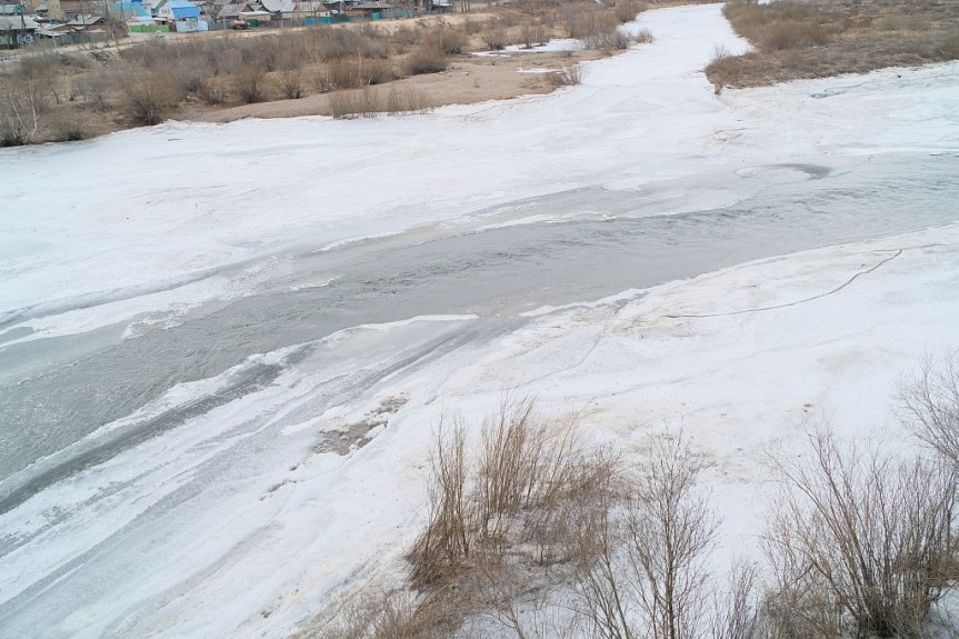 Улан-Удэ. Уда, лед, дома на берегу