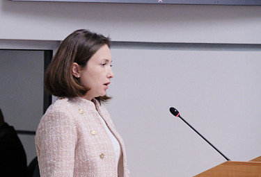 Улан-Удэ. 2022 год. Чиновница Татьяна Трофимова с докладом на заседании