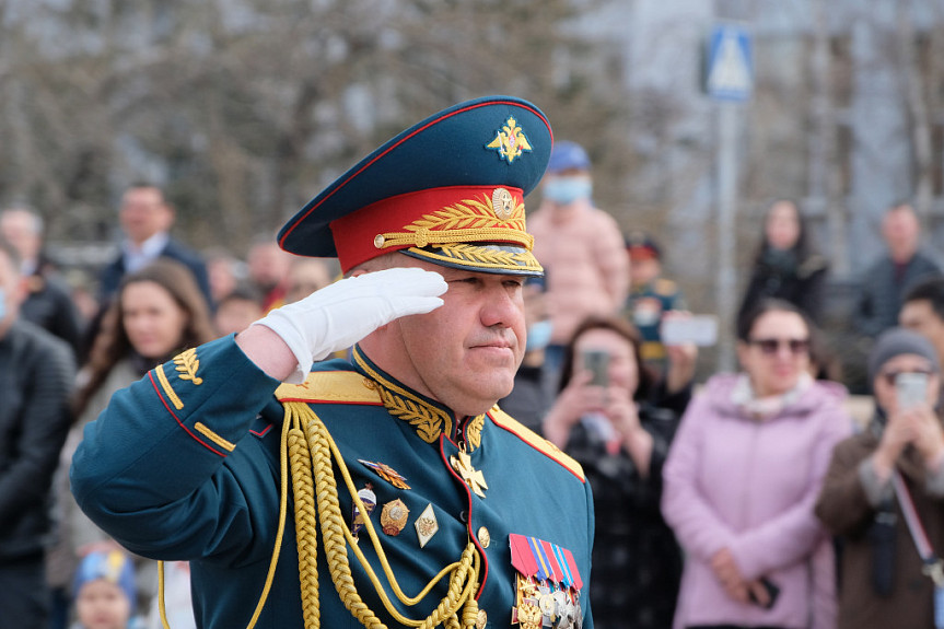 Бурятия. Улан-Удэ. Парад. Генерал-майор Валерий Николаевич Солодчук, командующий 36-й армией 9 мая 2021 года