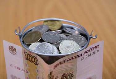 Российские деньги - сторублевка и монеты