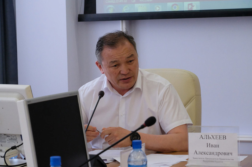 альхеев иван александрович. правительство республики бурятия альхеев. иван альхеев правительство бурятии. правительство республики бурятия альхеев. альхеев иван александрович правительство республики бурятия.