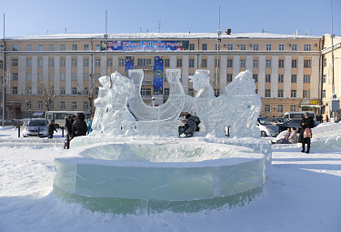 Бурятия. Улан-Удэ. Ледовая скульптура на площади Советов