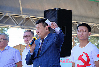 Улан-Удэ, 2 сентября 2018 года. Вячеслав Мархаев с речью на митинге против пенсионной реформы