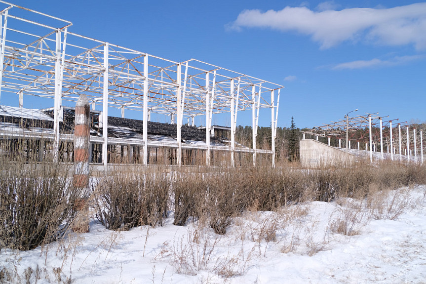 Бурятия. Руины республиканского ипподрома в городе Улан-Удэ зимой