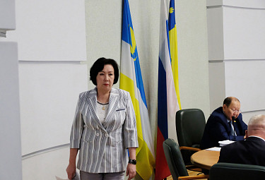 Ульяна Афанасьева и Александр Иринчеев на сессии горсовета (13 июня 2019 года). Улан-Удэ