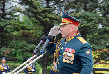 Генерал-майор Руслан Магомедович Абдулхаджиев, заместитель командующего 36-й общевойсковой армией, на "коронавирусном" параде 24 июня 2020 года (Улан-Удэ)