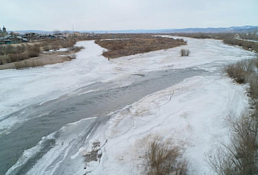 Бурятия. Река Уда в центре города Улан-Удэ