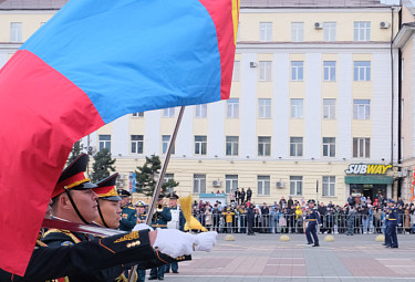 Улан-Удэ. Площадь Советов. 9 мая 2022 года. Идут монгольские военнослужащие