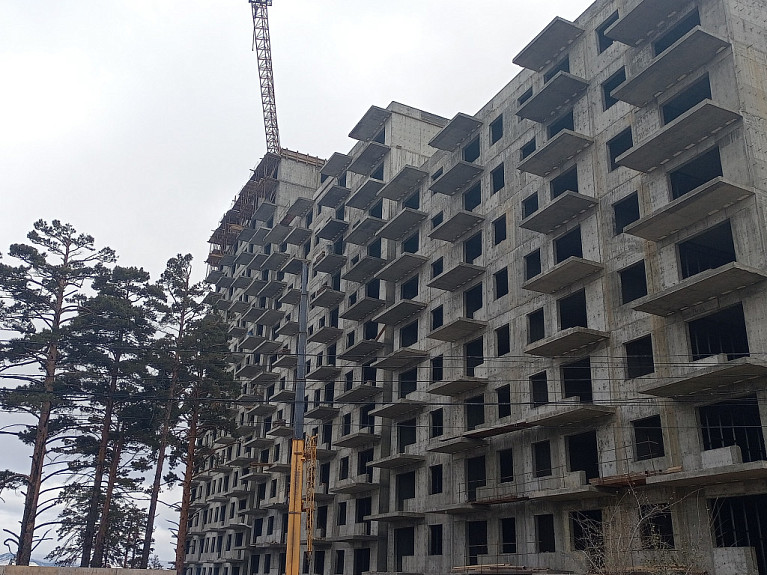 ������������� ������������� ���� � ����-���. House construction in Ulan-Ude