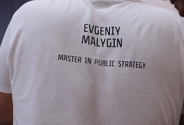 Евгений Малыгин в футболке со своим именем. Бурятия