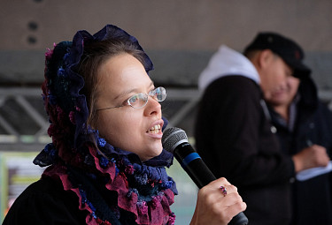 Правозащитница Надежда Низовкина на разрешенном митинге за освобождение арестованных. Улан-Удэ 29 сентября 2019 года, Парк "Юбилейный"