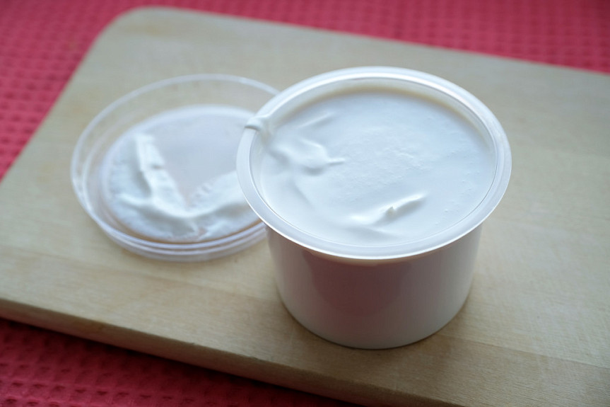 �������� �������� - ����� �� �������� �� �����. Dairy products. Can of cream.