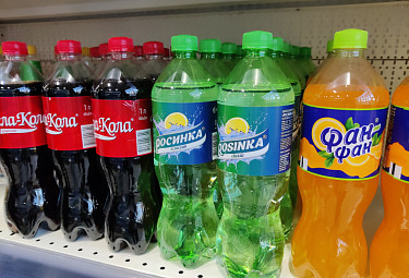 Российские газированные напитки заменяют собой в магазинах западные бренды