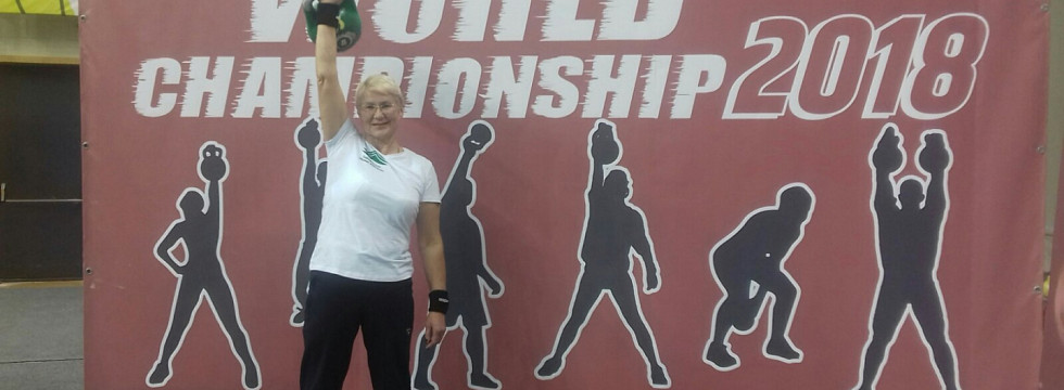 Занимайтесь гиревым спортом. Гиревой спорт. Гиревой спорт спортсмены Бурятия. Гиревой спорт женщины 60 годов. Островская Надежда гиревой спорт.