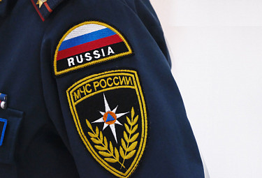 Эмблема МЧС России на форме