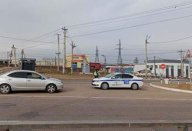 ������� ����� �������� �� �������� � "�����" �������� ����-���. � ��������� �����. Traffic police in Ulan-Ude