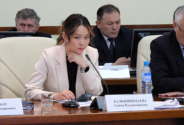 Алима Владимировна Бальжинимаева на встрече делегаций РФ и Монголии (Бурятия, Улан-Удэ, 4 апреля 2023 года)