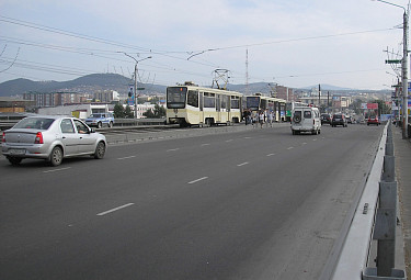 Трамваи в Улан-Удэ. Затор из-за сломавшегося вагона (в районе Удинского моста)