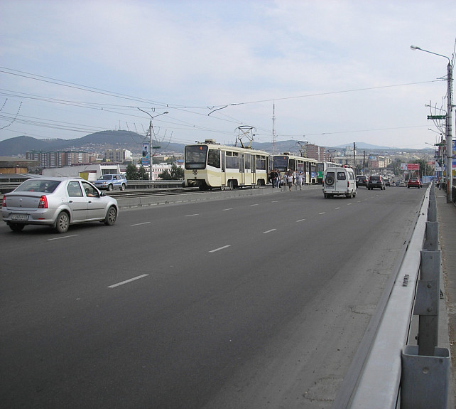 Трамваи в Улан-Удэ. Затор из-за сломавшегося вагона (в районе Удинского моста)