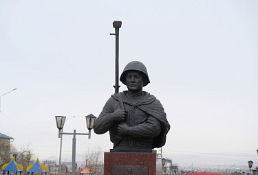 Улан-Удэ. Сквер имени Сенчихина. Памятник Прокофию Федоровичу Сенчихину. 2021 год