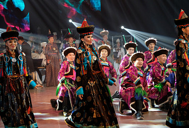 Бурятский ансамбль выступает в Улан-Удэ на праздновании Дня республики-2019