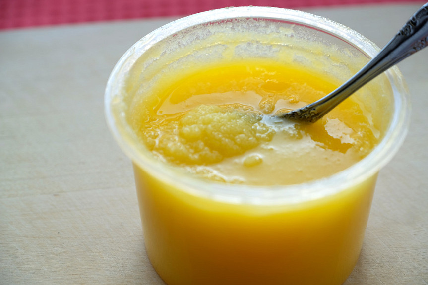 ����� ��������� ����� � �����. Can of melted butter