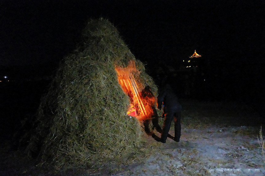 Бурятия. Улан-Удэ. Ритуал "Костер" близ дацана "Хамбын хурэ" 3 февраля 2019 года