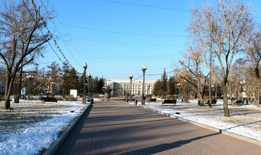 Сквер Кирова в Иркутске - зеленая зона перед офисом губернатора