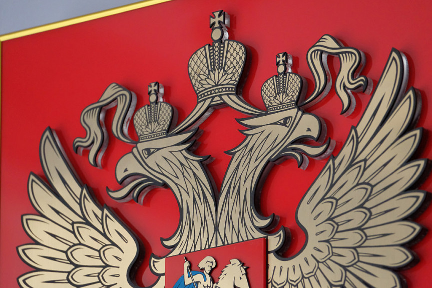 Герб Российской Федерации на стене