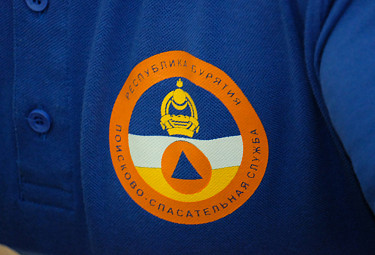 Эмблема поисково-спасательной службы Республики Бурятия на форме сотрудника