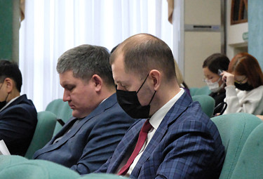 Юрий Ткачев (на первом плане, с красным галстуком) и Сергей Гашев. Улан-Удэ