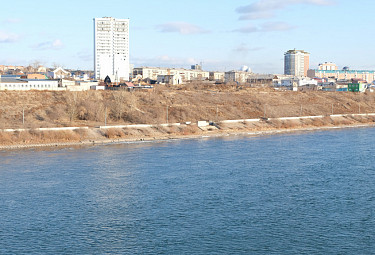 Виды Улан-Удэ. Река Селенга, правый берег, дома