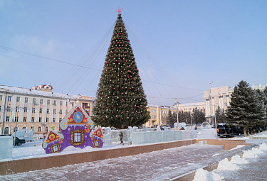 Центр Улан-Удэ. Декабрь-2021. Новогодняя елка на площади Советов