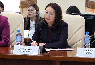 Хурэлбаатар Булгантуяа - глава Национального комитета по возрождению пограничных пунктов Монголии на заседании в Бурятии (Улан-Удэ, 4 апреля 2023 года)