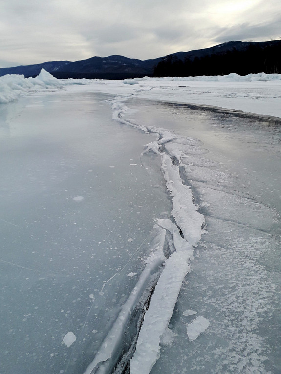 Бурятия. Трещина во льду Байкала