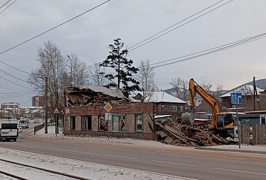 Бурятия. Снос старого аварийного дома в Улан-Удэ по улице Терешковой, 19. Январь 2024 года
