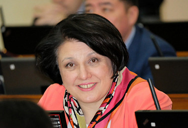 Республика Бурятия. Лариса Николаевна Крутиян на сессии республиканского парламента