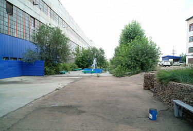 Фонтан близ цехов завода ООО "Улан-Удэстальмост" (Улан-Удэ, 2020 год)