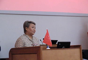 Татьяна Евгеньевна Мантатова выступает на собрании депутатов-коммунистов Бурятии (2022 год)