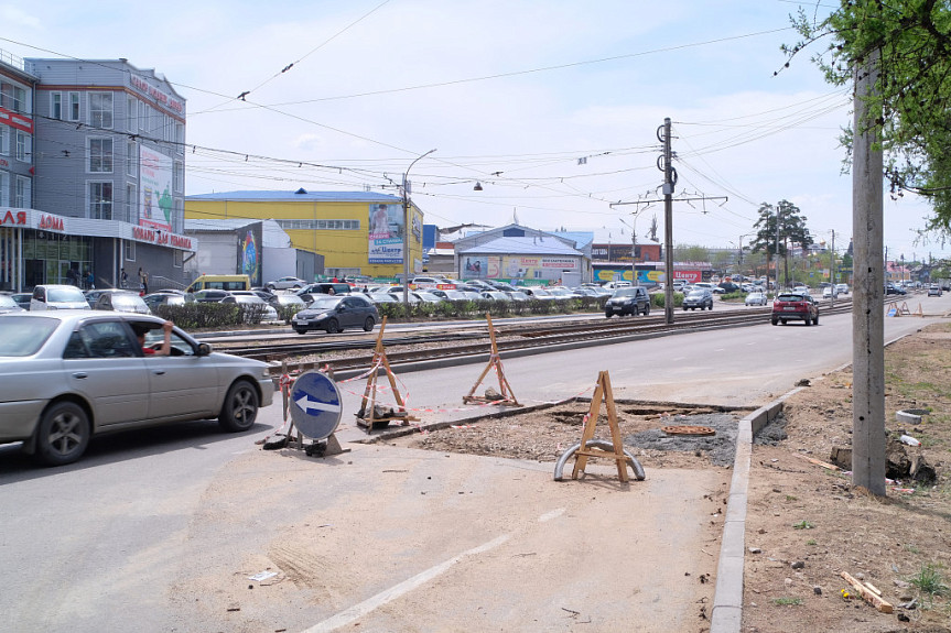 Улан-Удэ. Ремонт двух дорожных провалов на улице Сахьяновой (18 мая 2022 года)