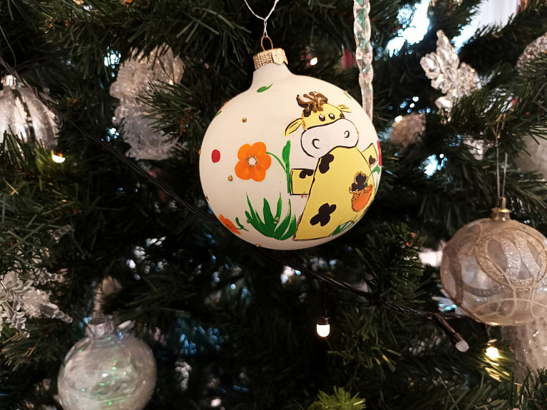 ���������� ���� � �������� ���������. New year tree