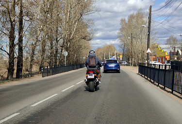 Улан-Удэ. Мотоциклист закрыл госномер на своем мотоцикле